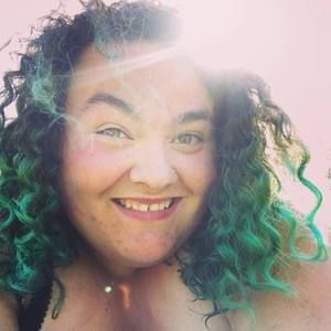 Meet your Posher, Maya